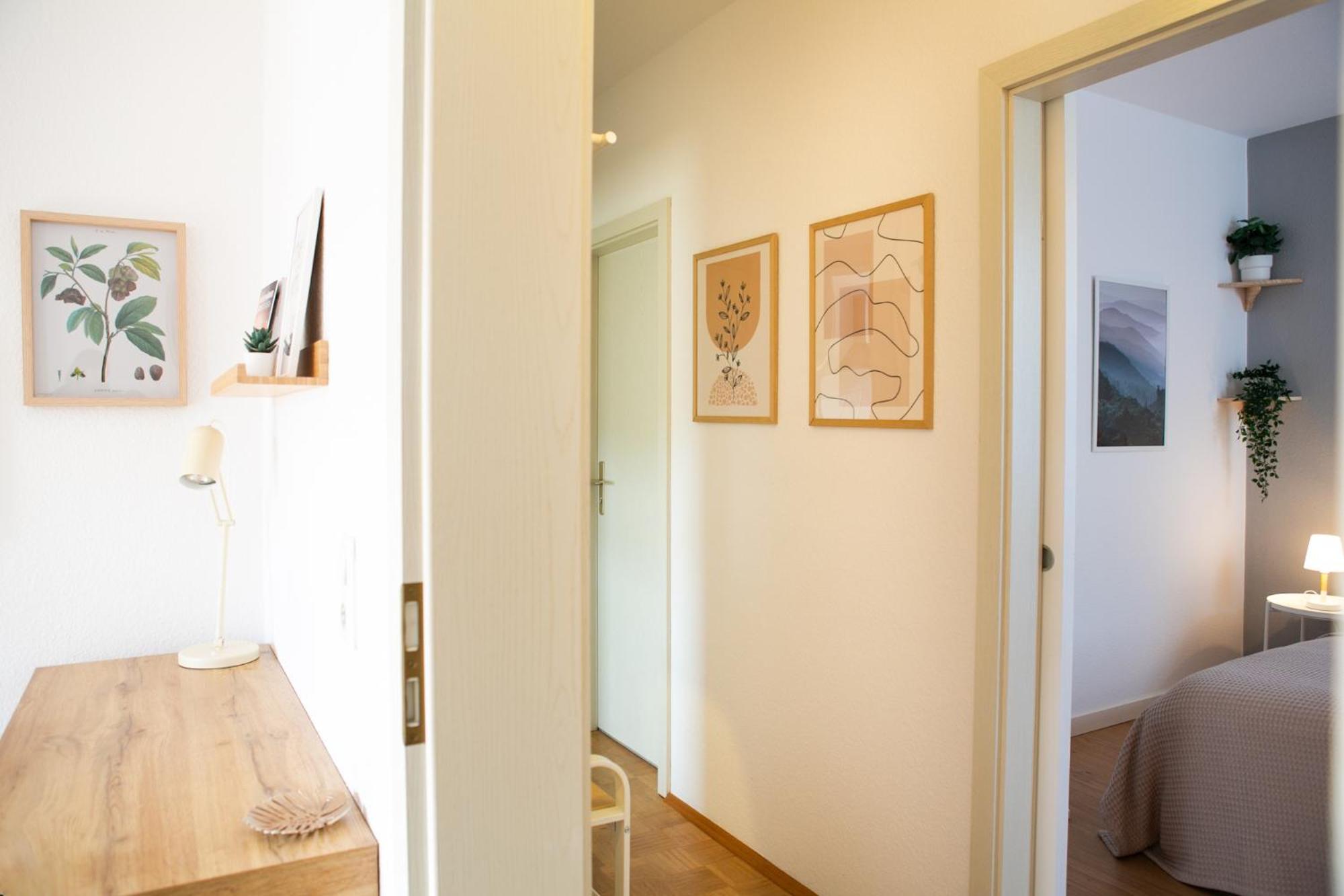 2 Zimmer, Bett Und Schlafsofa, Balkon, Waschmaschine L Leipzig