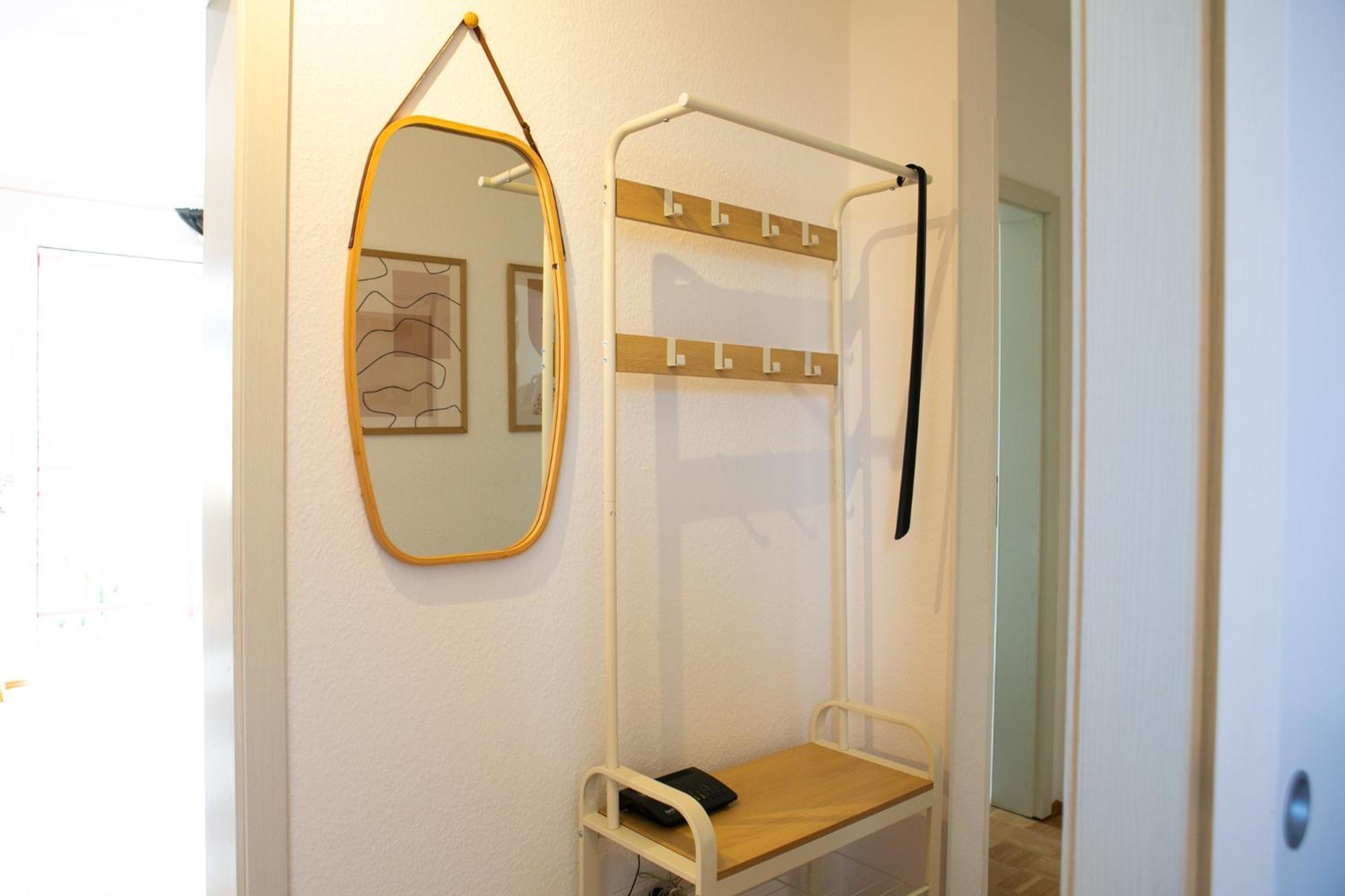 2 Zimmer, Bett Und Schlafsofa, Balkon, Waschmaschine L * Leipzig