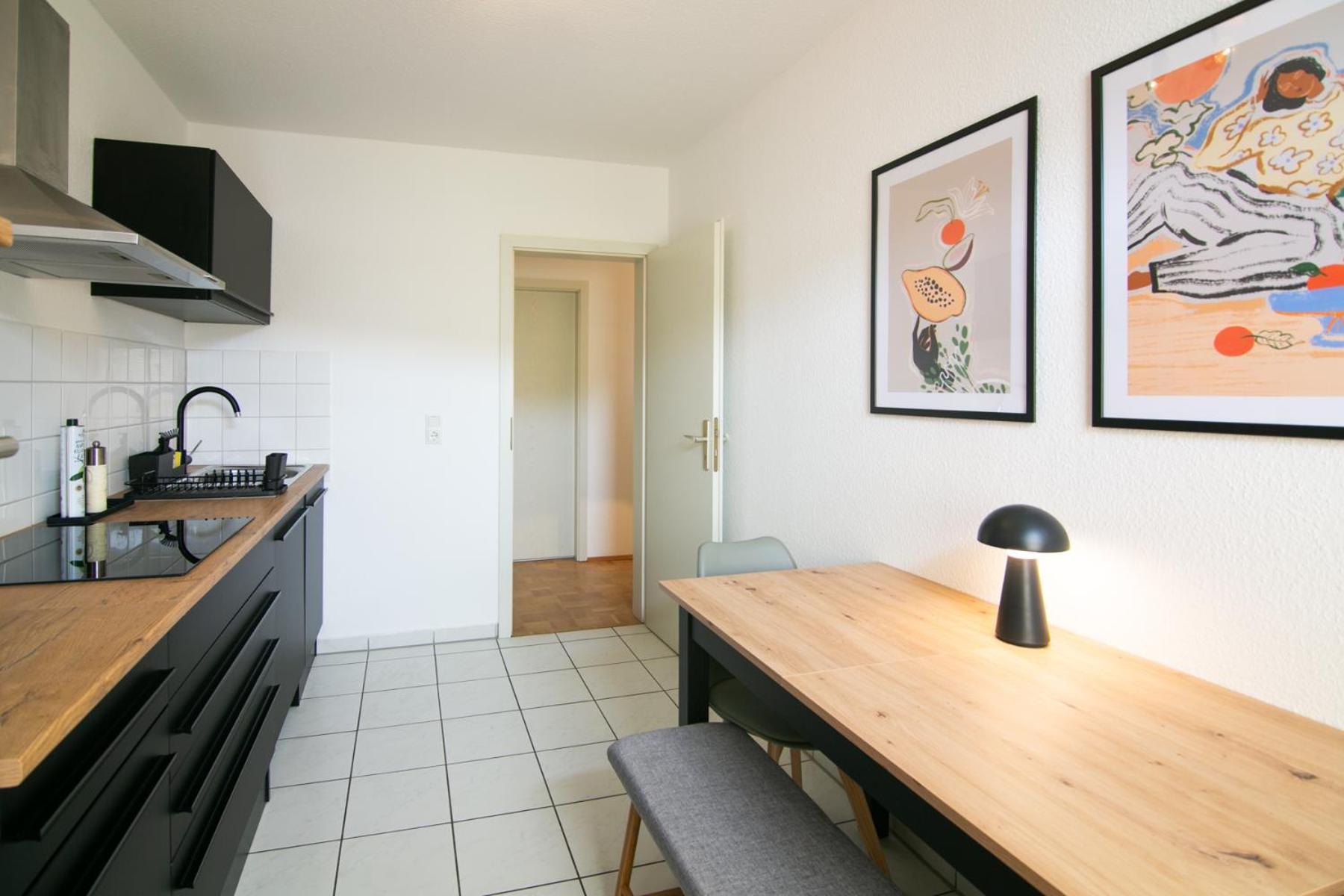 2 Zimmer, Bett Und Schlafsofa, Balkon, Waschmaschine L *