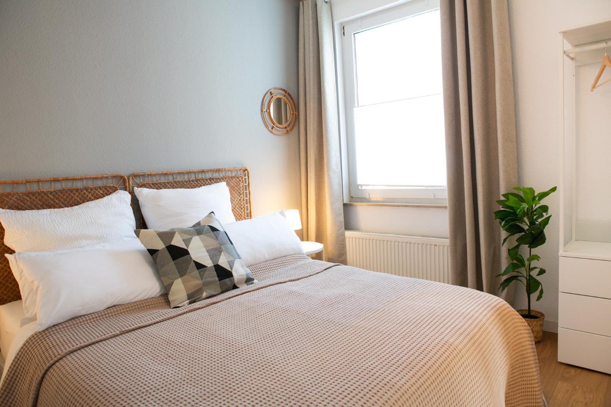 Apartment 2 Zimmer, Bett Und Schlafsofa, Balkon, Waschmaschine L Leipzig